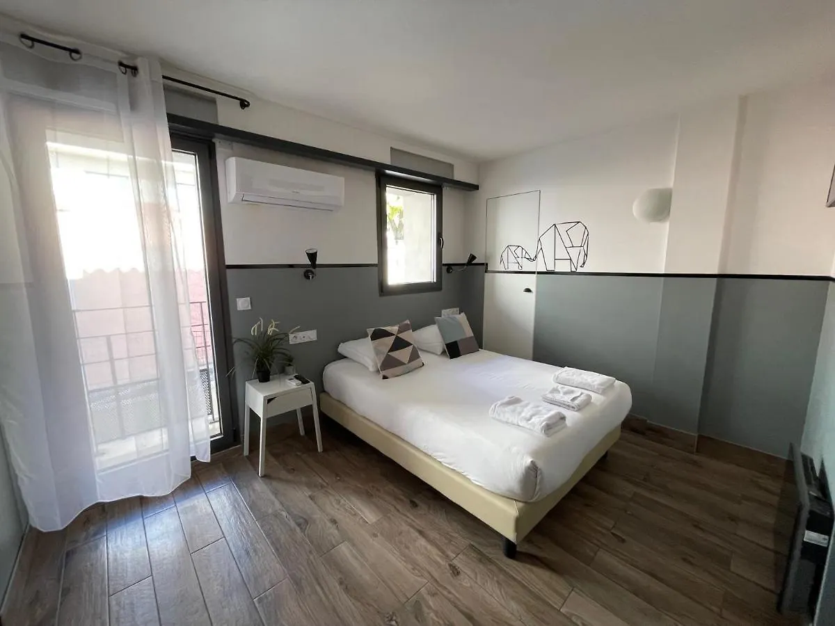 Casa Hotel Aix-en-Provence 2*,